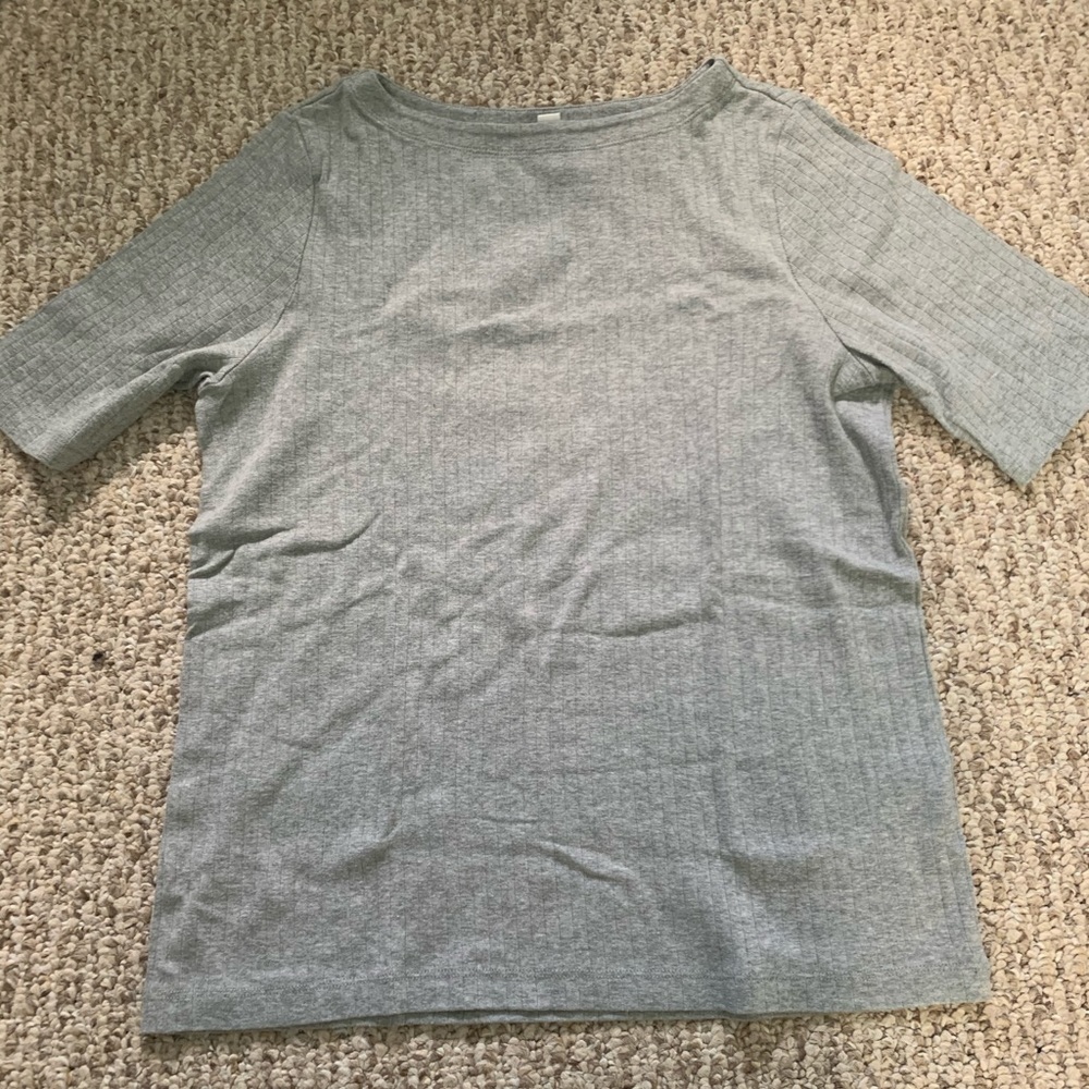 Grey Uniqlo 1/4 sleeve